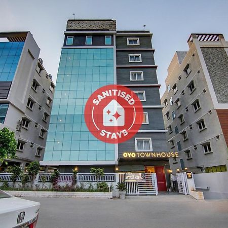 Oyo Townhouse 034 -Halcyon Hitech City Road Хайдарабад Экстерьер фото