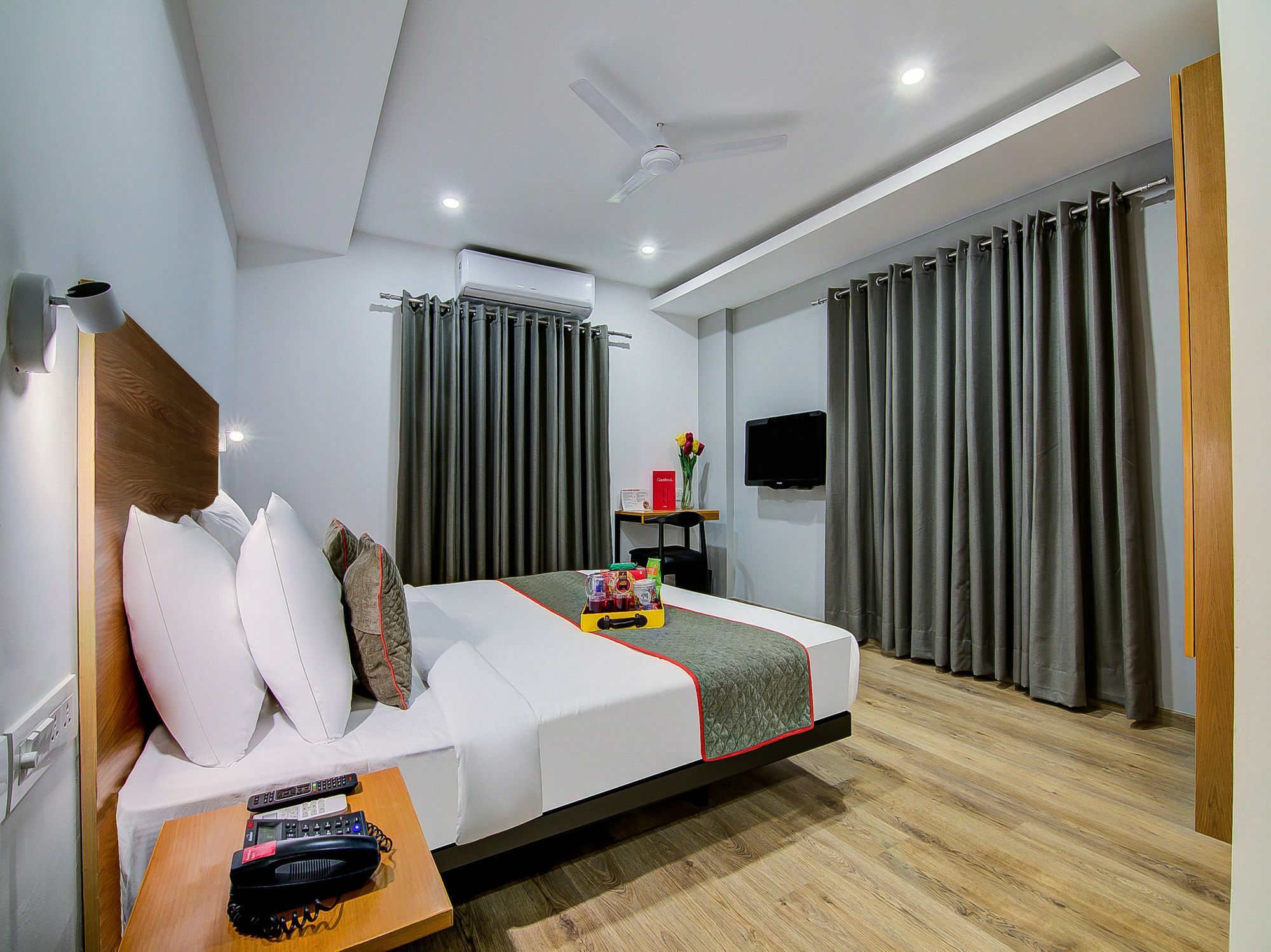 Oyo Townhouse 034 -Halcyon Hitech City Road Хайдарабад Экстерьер фото