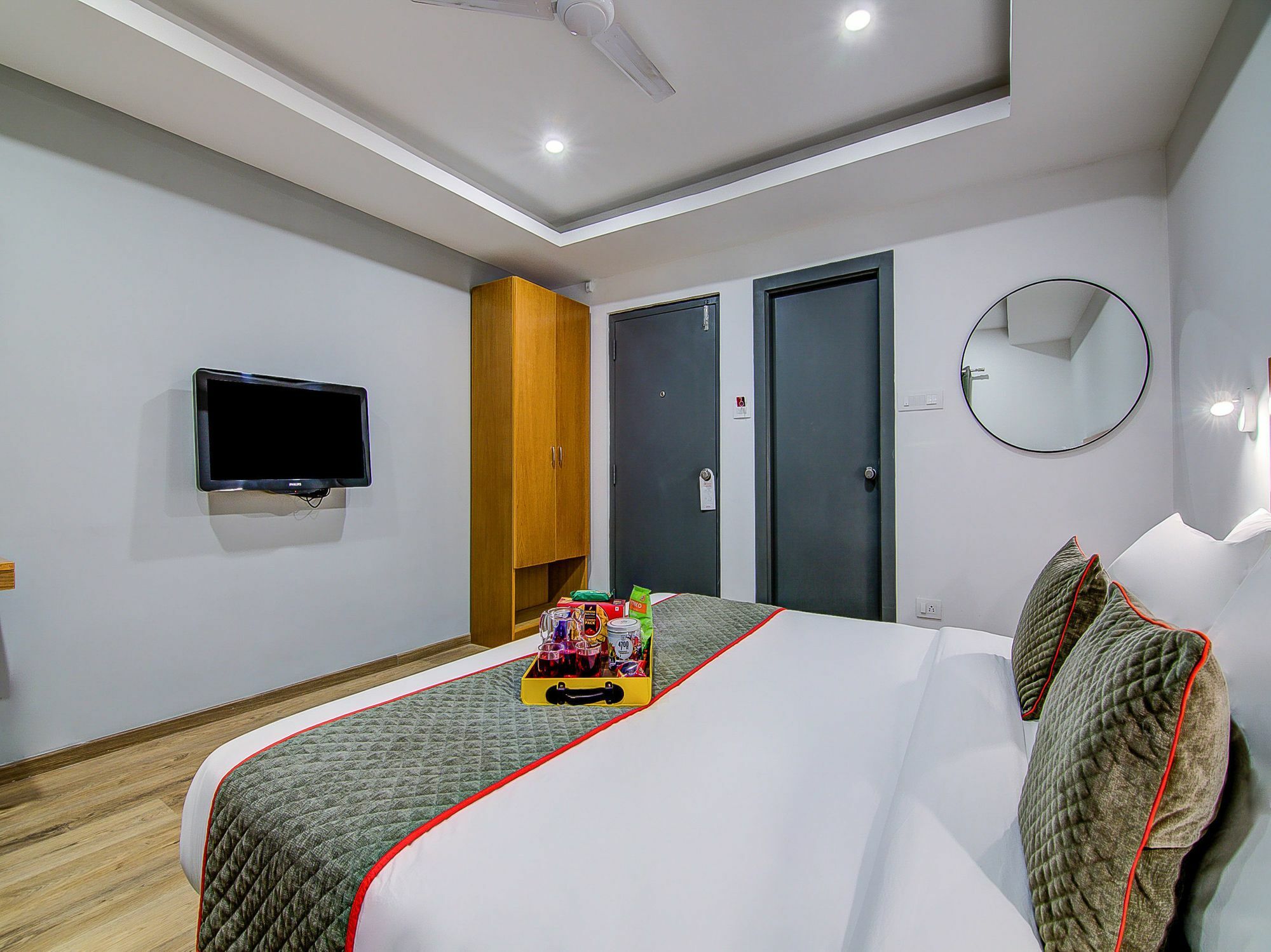 Oyo Townhouse 034 -Halcyon Hitech City Road Хайдарабад Экстерьер фото