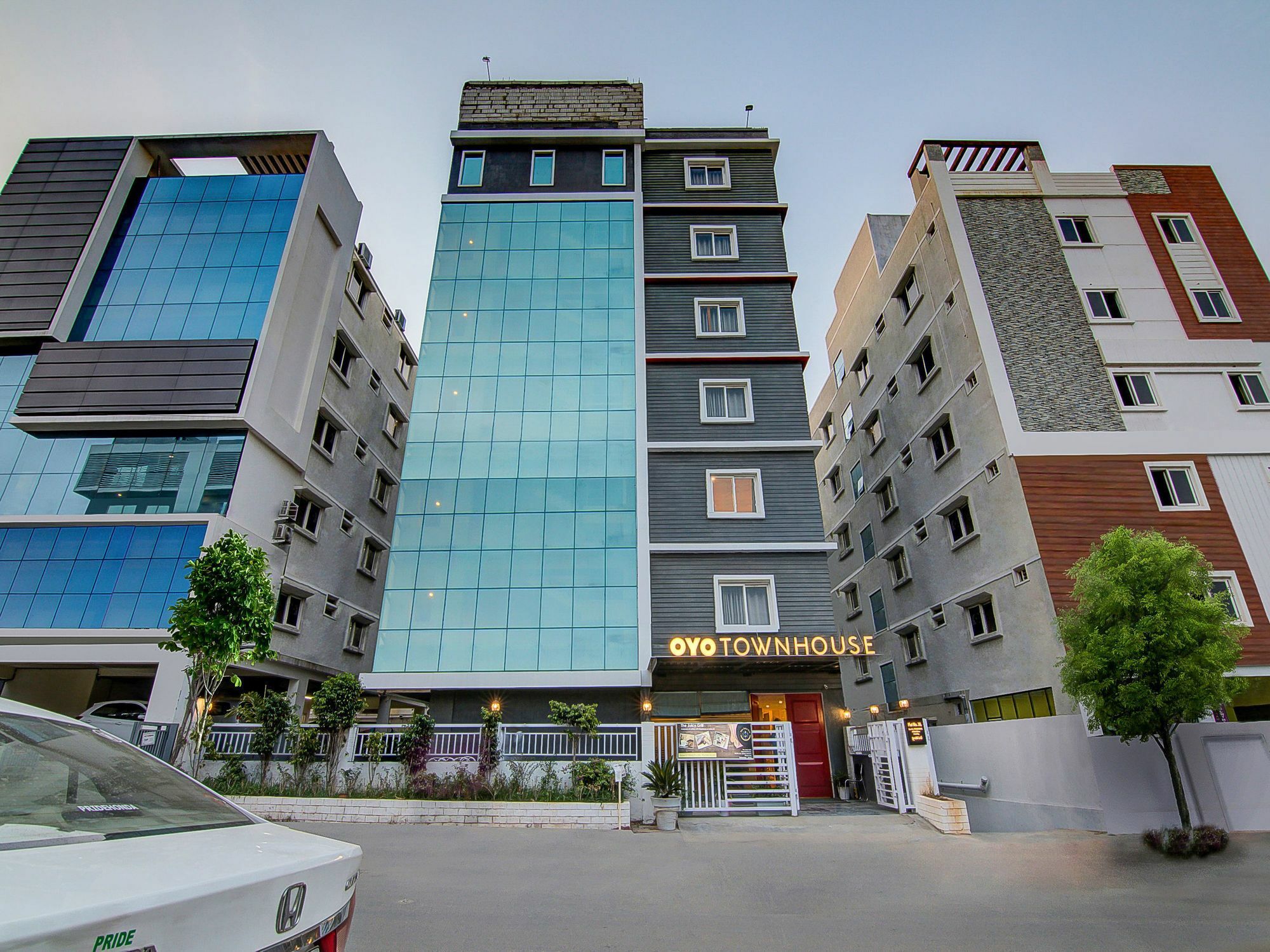Oyo Townhouse 034 -Halcyon Hitech City Road Хайдарабад Экстерьер фото